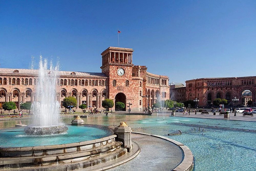 الميدان الجمهوري (Republic Square)