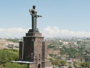 نصب الأم أرمينيا في حديقة النصر5